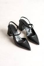 TAMARA Kadın Siyah Yılan Desenli Sivri Burun Bilekten Bantlı 7 Cm Kalın Topuklu Slingback Ayakkabı