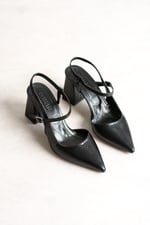 TAMARA Kadın Siyah Yılan Desenli Sivri Burun Bilekten Bantlı 7 Cm Kalın Topuklu Slingback Ayakkabı