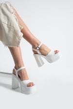 VARENA Kadın Beyaz Platform Taban 13 cm Kalın Topuklu Bilekten Bantlı Sandalet