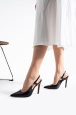 VELMORA Kadın Siyah Sivri Burun Slingback 11 cm İnce Topuk Taş Aksesuar Detaylı Ayakkabı