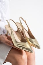ZEYNY Kadın Gold Sivri Burun Slingback 6 cm İnce Topuk Ön Pile Detaylı Parlak Rugan Ayakkabı