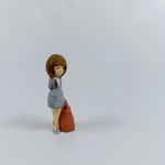 Gri Ceketli Bayan  Figürü 6 .5 cm - Teraryum Malzemesi