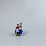 Kütükte Oturan Gençler - Teraryum Malzemesi