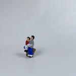 Kütükte Oturan Gençler - Teraryum Malzemesi