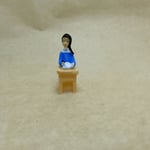 Sırada Oturan Kız Öğrenci - Teraryum malzemesi