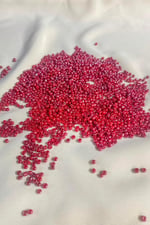 08 Kum Parlak Janjan Kırmızı Boncuk 3 mm (100 Gr 6000 Adet)