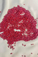 08 Kum Parlak Janjan Kırmızı Boncuk 3 mm (100 Gr 6000 Adet)