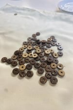 11 mm Ortadan Delikli Kahve Ahşap Düğme (15 Adet)