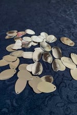 13x22 mm Damla Yandan Delikli Soft Gold Pul Payet 25 Gram (Tülbent, Oya, Havlu Malzemesi)