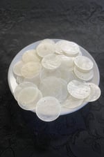 25 mm Yandan Delikli Doğaltaş Çanta Pulu (25 Adet 18 Gram)