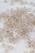Açık Bej 8 mm Piramit Akrilik Boncuk Aksesuar (25 Gram)