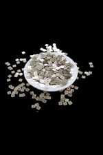 Açık Zeytin Dumanı 8x8 Kare Delikli Pul Payet 30 Gr (Tülbent, Oya, Havlu Malzemesi)