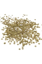 Askeri Yeşil 5x5 mm Kare Ortadan Delikli Pul Payet 30 Gr (Tülbent, Oya, Havlu Malzemesi)
