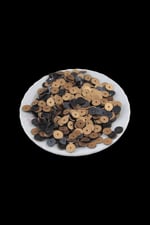 Gold ve Sarı Renk 9 mm Ortadan Delikli Plastik Pul Payet 30 Gr (Tülbent, Oya, Havlu Malzemesi)