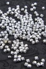 Gümüş Soba Boyalı 6 mm Piramit Plastik Akrilik Boncuk Aksesuar (25 Gram)