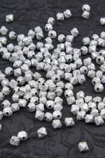Gümüş Soba Boyalı 8 mm Piramit Akrilik Boncuk Aksesuar (25 Gram)