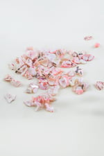 Pembe Gri Renginde Yamuk Doğal Taş Boncuk 15-25 mm Boyutlarında (25 Gram Yaklaşık 45 Adet)
