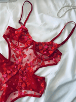 Kalp Nakışlı Transparan Tül Bodysuit - Kırmızı