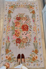 Cotton Serisi Kırmızı Çiçekli Bordürlü Gri Taban Otantik Dekoratif Dokuma Taban Kilim
