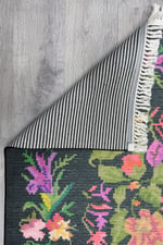 Cotton Serisi Siyah Taban Ütsünde Renkli Çiçek Motifli Otantik Dekoratif Dokuma Taban Kilim
