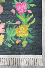 Cotton Serisi Siyah Taban Ütsünde Renkli Çiçek Motifli Otantik Dekoratif Dokuma Taban Kilim