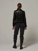 Hakiki Deri Yıldız Detaylı Kadın Biker Ceket – Siyah | Premium Moto Stil