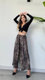 Leopar Desenli Bol Paça Pantolon – Rahat Kesim, Akışkan Duruş - Leopar