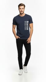 Urban Boston Dikey Baskı Erkek Tişört – Slim Fit, Sokak Stili Günlük T-Shirt - Lacivert