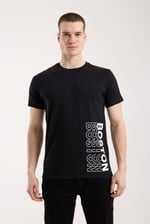 Urban Boston Dikey Baskı Erkek Tişört – Slim Fit, Sokak Stili Günlük T-Shirt - Siyah