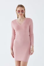V Yaka Triko Uzun Kollu Standart Beden Midi Elbise - Pembe