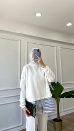 Beyaz Gömlek Detaylı Sweatshirt