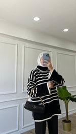 Boğazlı Çizgili Triko - Siyah