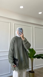 Çağla Yırtık Detaylı Triko