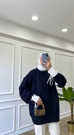 Kolları Beyaz Gömlek Detaylı - Lacivert Kazak