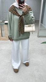 Leopar Fularlı Sweatshirt Çağla