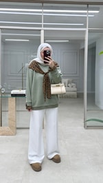 Leopar Fularlı Sweatshirt Çağla