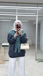 Leopar Fularlı Sweatshirt Gri