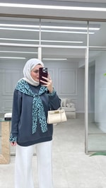 Leopar Fularlı Sweatshirt Gri
