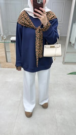 Leopar Fularlı Sweatshirt Lacivert