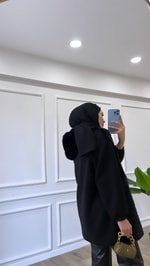 Siyah Kürklü Hırka