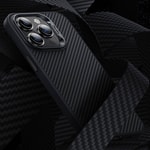 Apple iPhone 14 Pro Max Kılıf Karbon Fiber M-safe Şarj Özellikli Benks Hybrid ArmorPro 600D Kevlar Kapak