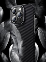 Apple iPhone 15 Plus Kılıf M-safe Özellikli Karbon Fiber Benks Essential ArmorAir 600D Kevlar Kapak