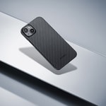 Apple iPhone 15 Plus Kılıf M-safe Şarj Özellikli 1500D Aramid Fiber Pitaka Ultra-Slim Classic Serisi Black-Grey Twill Kapak
