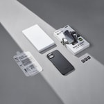 Apple iPhone 15 Plus Kılıf M-safe Şarj Özellikli 1500D Aramid Fiber Pitaka Ultra-Slim Classic Serisi Black-Grey Twill Kapak