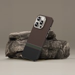 Apple iPhone 15 Pro Max Kılıf M-safe Şarj Özellikli Karbon Fiber Tasarımlı Benks Prestige ArmorPro Kevlar Kapak