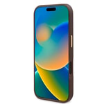 Apple iPhone 16 Kılıf Guess Orjinal Lisanslı M-safe Şarj Özellikli PU 4G Desenli Metal Plaka Klasik Logolu Kapak