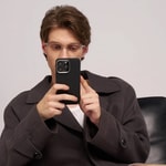 Apple iPhone 16 Plus Kılıf M-safe Şarj Özellikli 600D Aramid Fiber Pitaka Ultra-Slim Classic Serisi Black-Grey Twill Kapak