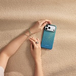 Apple iPhone 17 Pro Kılıf M-safe Şarj Özellikli Aramid Fiber Pitaka Glints of Gold Ultra Slim Serisi Kapak