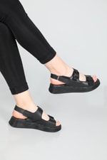 Bilekten Tokalı Dolgu Topuklu Siyah Kadın Sandalet S-22240 Kadın Dolgu Topuklu Sandalet Carla Bella Carla S-22240 Sandalet 22y