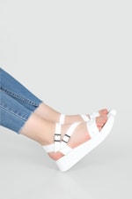 Rahat Günlük Zımbalı Beyaz Kadın Sandalet S-22185 Kadın Düz Sandalet Carla Bella Cb S-22185 Sandalet 22y